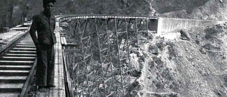 Le viaduc en dentelle achevé, chemin de fer du Yunnan
