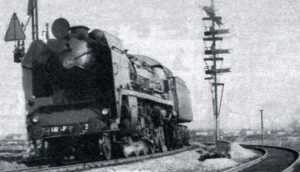 Il était une fois dans La Vie du Rail – 69)Le dépôt de Vénissieux. De la vapeur au turbotrain (1/2) 4 Locomotive 141 P venant du dépôt de Vénissieux