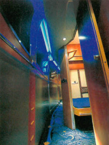 Il était une fois dans La Vie du Rail – 111) Overnight Express, Joan Miró,Francisco de Goya. La nuit européenne 5 Voiture-lit Overnight Express © Christophe Recoura / LVDR