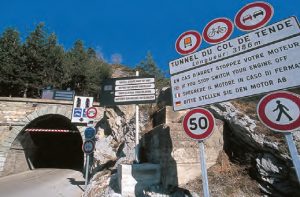 Il était une fois dans La Vie du Rail 127) Deux ans après la catastrophe du Mont-Blanc (2nde partie) 10 Tunnel de Tende © CH. Lionel DUPONT