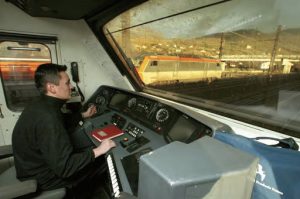 Il était une fois dans La Vie du Rail 139) Ateliers, conduite, matériels, entretien. L’heure du train propre 7 Les conducteurs sont formés pour économiser l’énergie. © Christophe RECOURA/PHOTORAIL