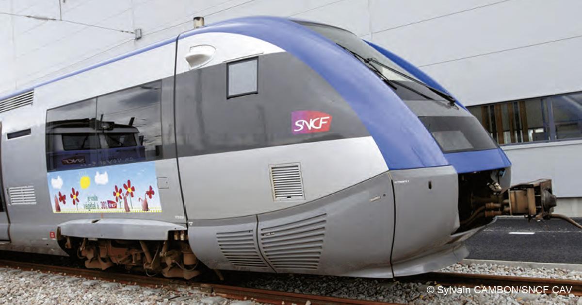 Train électrique vs train en bois, la guerre a commencé !