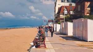 Au bout des voies ferrées, la plage 2 Au bout des voies ferrées, la plage