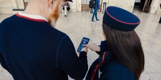 Smartphones Crossrail pour les agents d'escale et les contrôleurs de SNCF Voyageurs