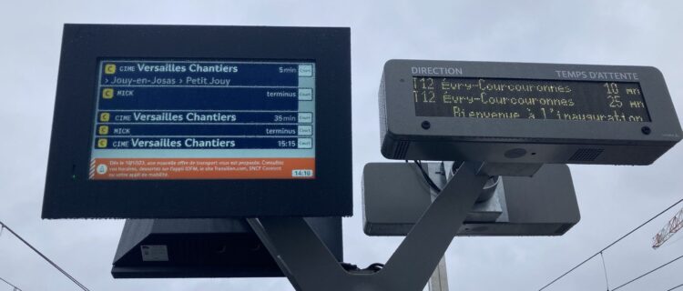 Prochains départs sur le « RER C » (en fait, la ligne V) et le T12 à Massy-Palaiseau.