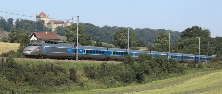 Le TGV Strasbourg Marseille approche de Lons le Saunier