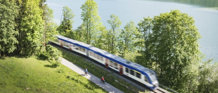 Train BRB Transdev en Bavière. Schliersee, printemps 2024
