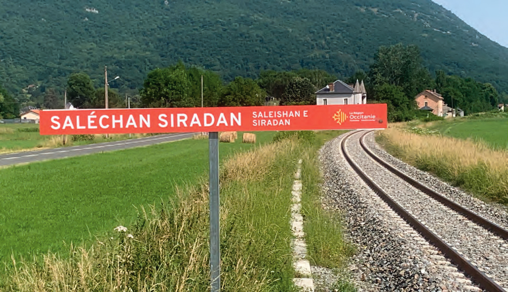 Nouvelle signalétique bilingue par l’Occitanie, gestionnaire de Montréjeau-Luchon.
