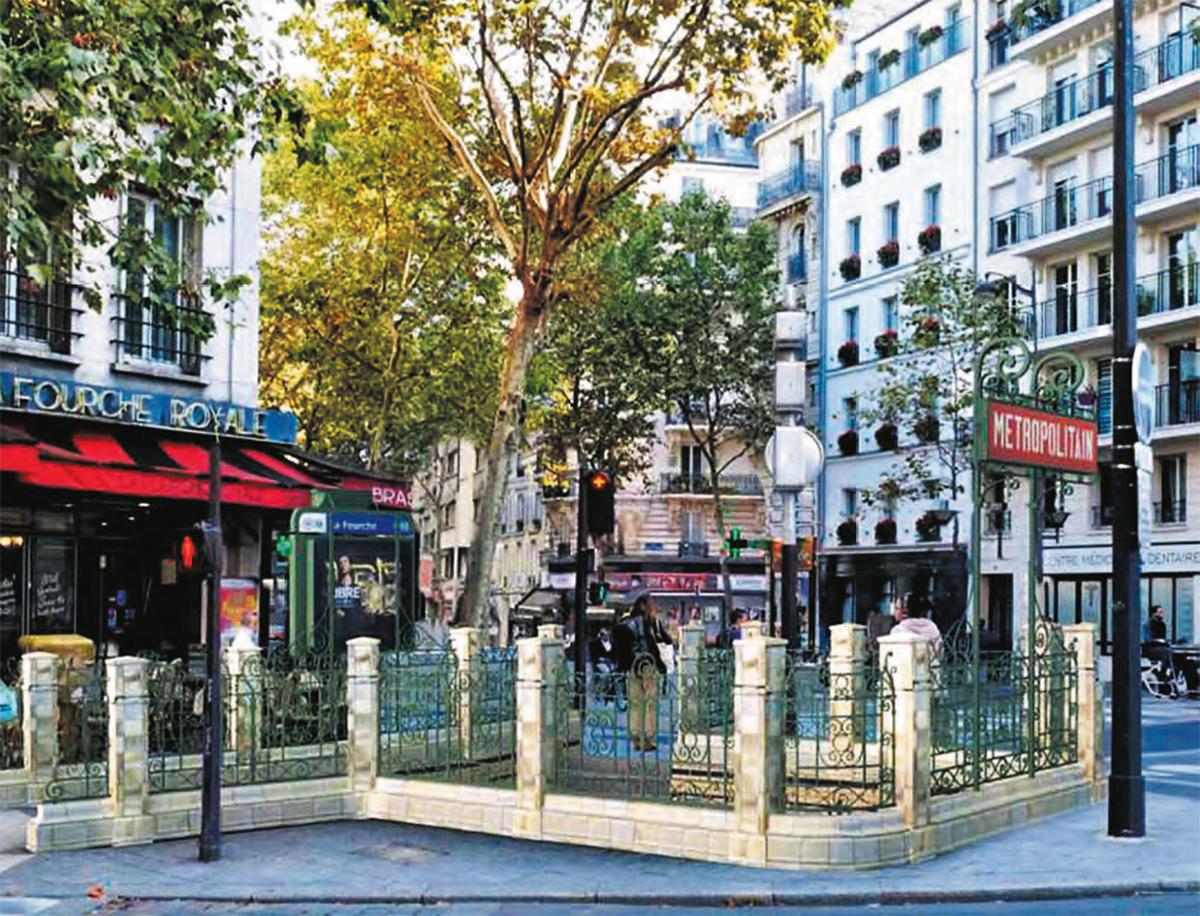 Image de synthèse de la future entrée de la station La Fourche, dans le XVIIe arrondissement, lorsque sa restauration à l’identique sera achevée. Elle va retrouver ses garde-corps en ferronnerie ouvragée et son portique “Métropolitain”, typique du Nord-Sud