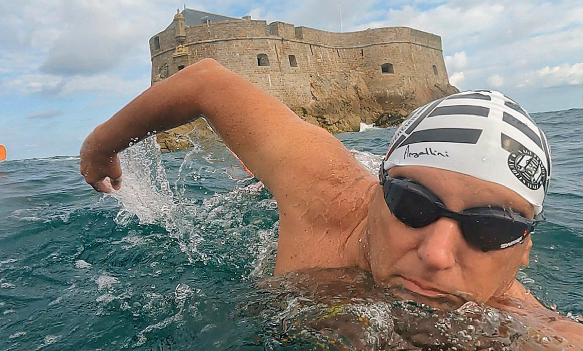 Le 2 août, à Saint-Malo, Jacques Tuset a parcouru à la nage les 12 kilomètres qui séparent l’île de Cézembre de la plage du Havre de Rothéneuf.