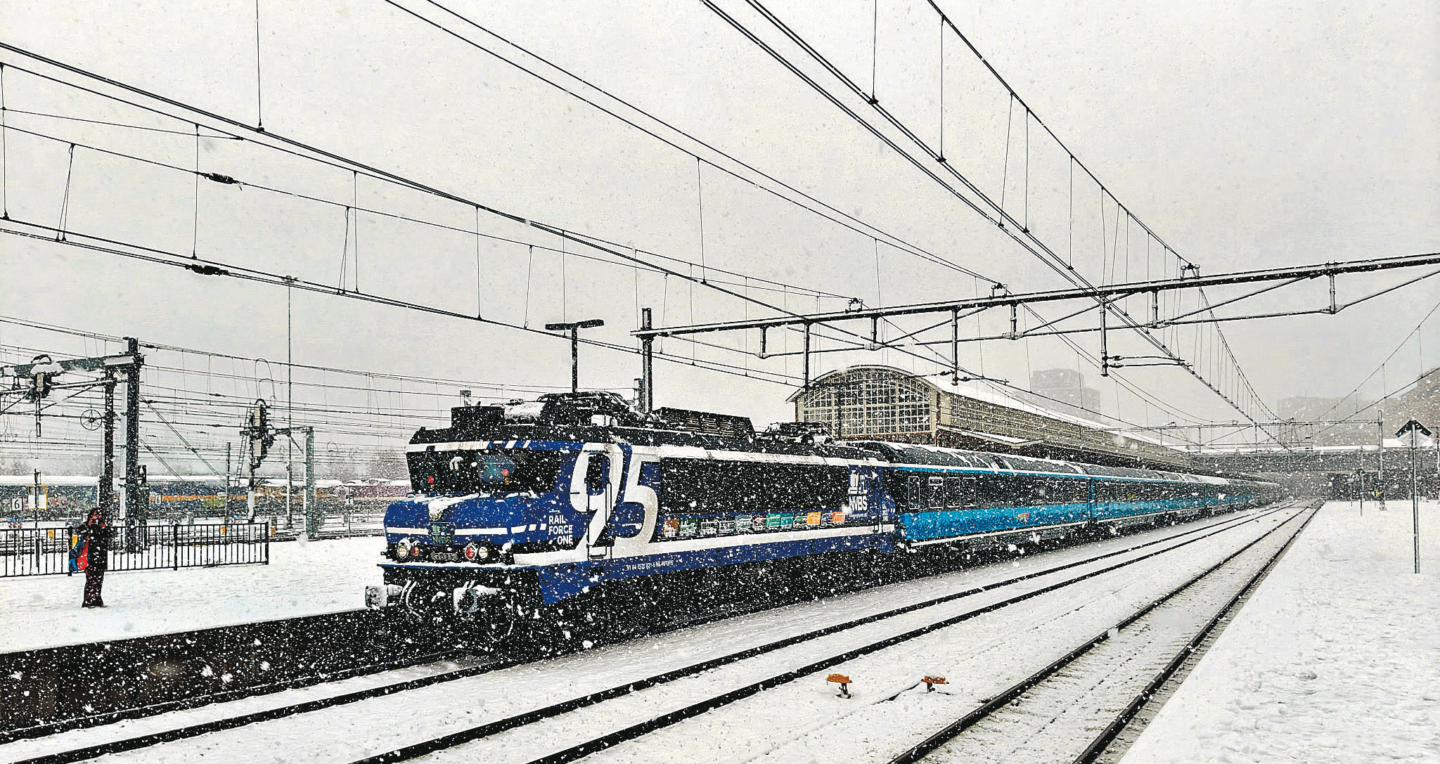 La 1931 à Amersfoort lors de son premier voyage pour l’association NVBS. La locomotive a dû se frayer un chemin à travers des Pays-Bas enneigés et a même affronté une tempête de neige.