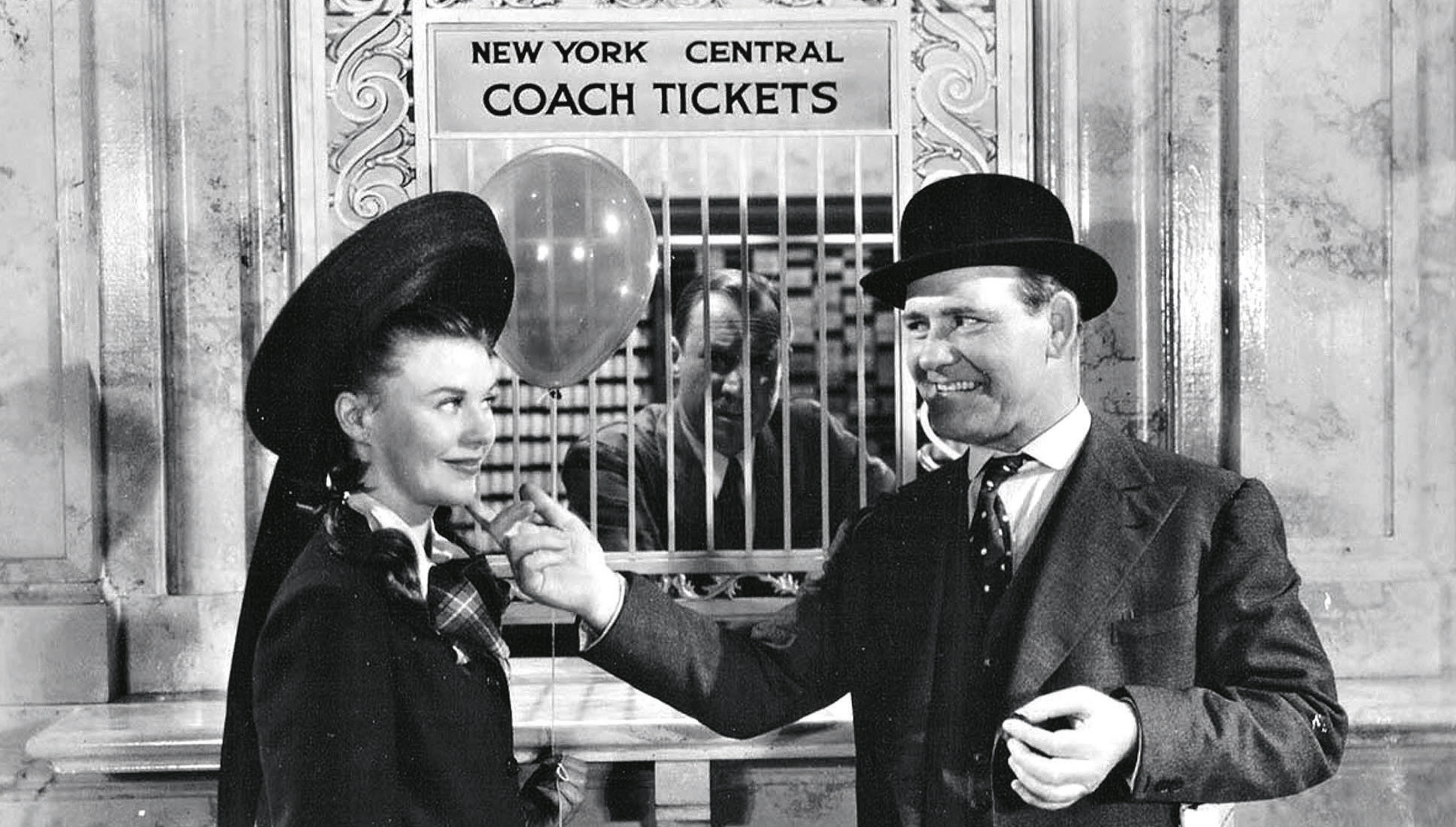 Lyon. Deux comédies « ferroviaires » signées Billy Wilder programmées à l’Institut Lumière 2 Ginger Rogers déguisée en enfant pour obtenir un tarif réduit au chichet de Grand Central Terminal.