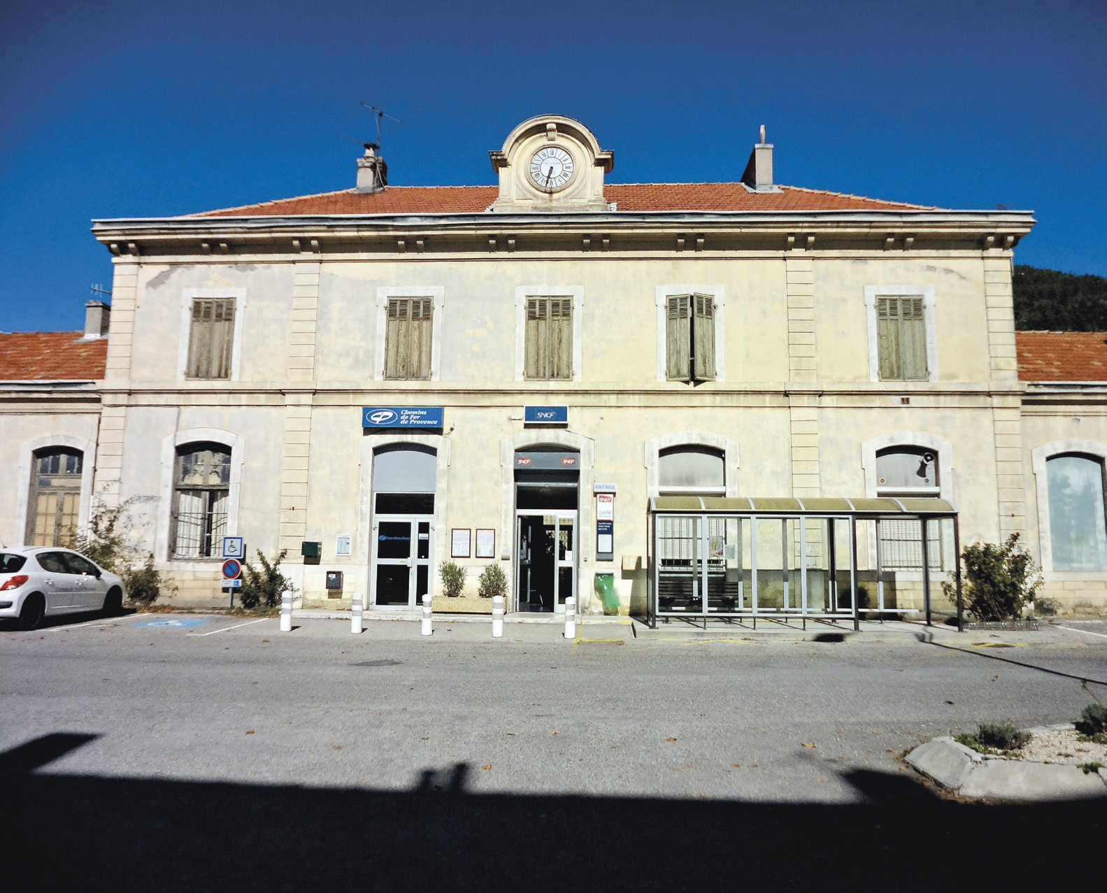 Rénovation du réseau des Alpes : 22 km oubliés au milieu 1 La gare de Digne.