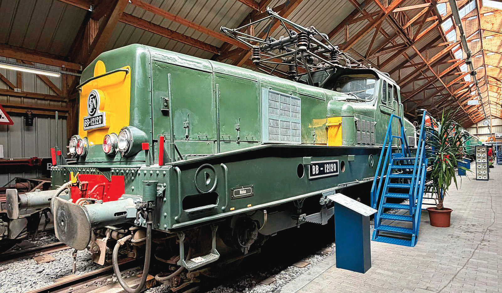 Patrimoine. Appel à la mobilisation pour la locomotive BB 12120 2 La BB 12120 exposée au musée du Chemin de fer à vapeur des 3 Vallées à Treignes en Belgique. Faute de place, le musée ne peut la conserver et la machine est menacée de partir à la ferraille. Dans un premier temps, l’AAPSL doit récolter 30 000 euros pour pouvoir la rapatrier en France par la route et la faire expertiser.