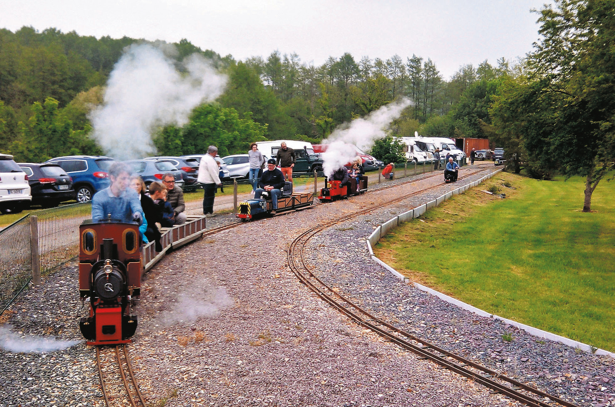 Vapeur vive. Les jolies petites locomotives du Pays d'Auge 1 Chaque année, de mai à septembre, les Petits trains à vapeur du Pays d’Auge accueillent le public pendant tout un week-end.