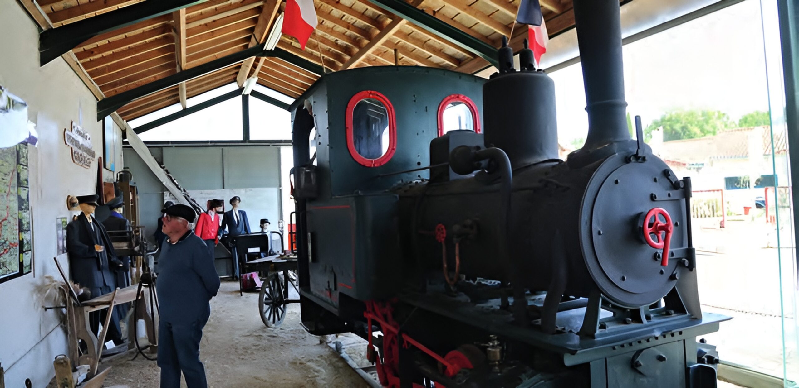 En Charente, sur les traces du petit Mairat 1 Soigneusement restaurée, la locomotive de 1910 du petit Mairat s’offre au regard des visiteurs du musée installé à côté de la gare de Gourville, seule station rescapée de l’ancien réseau d’intérêt local. © François-Xavier Point