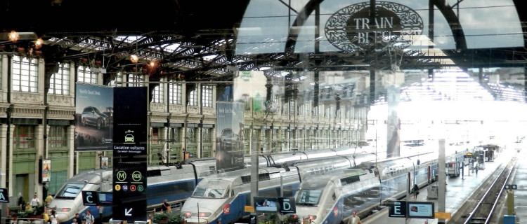 PARIS-LYON ET BERCY : DEUX GARES EN PERPÉTUEL MOUVEMENT 9 PARIS-LYON ET BERCY : DEUX GARES EN PERPÉTUEL MOUVEMENT