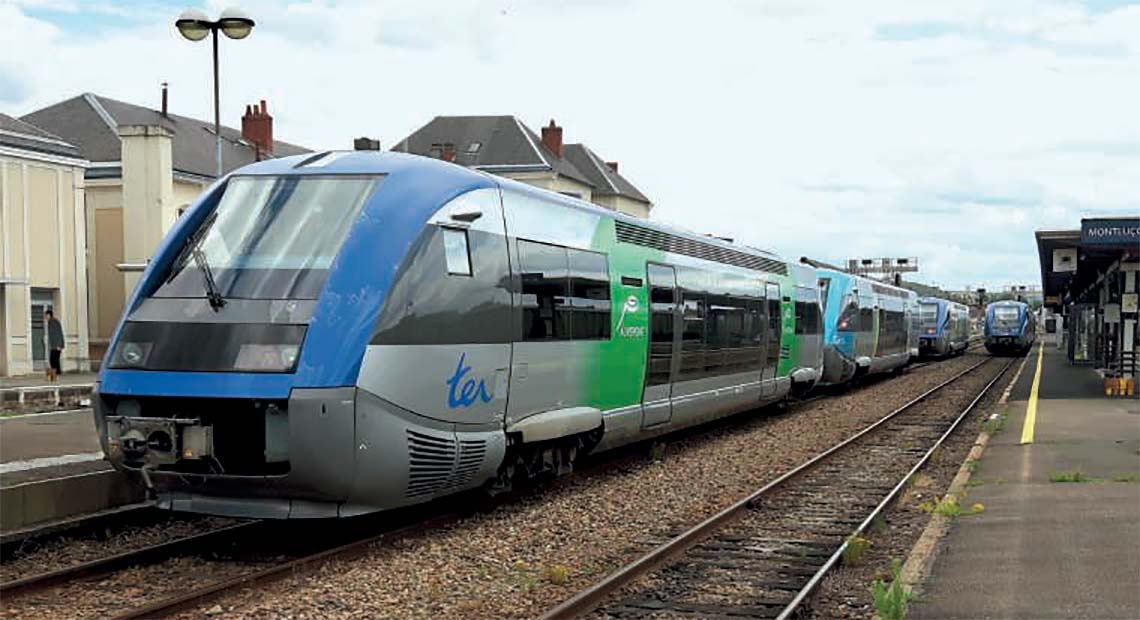 RP233 : En cabine de conduite d’un autorail X 73500 De Clermont-Ferrand ...