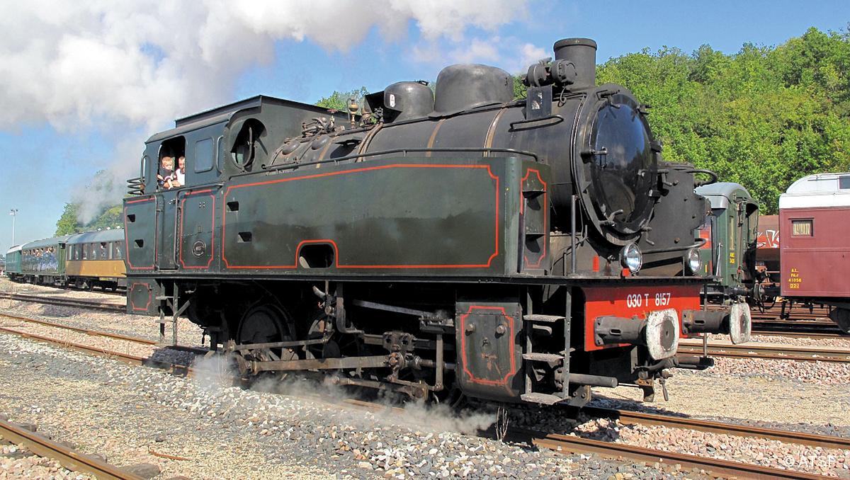 JOYAX FRANCE COFFRET autorail en tôle lithographiée locomotive train gare RARE EUR 243,00