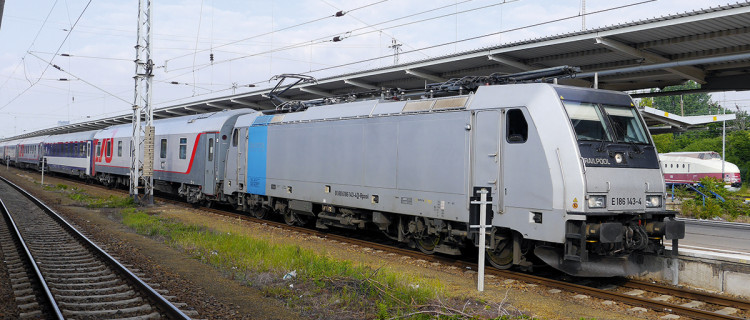 Des Traxx remplacent les 181-2 de la DB sur le « Paris-Moscou-Express » 14 © L. Levert