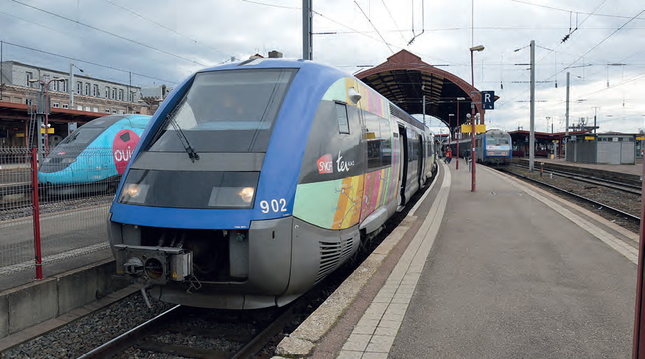 En gare de Strasbourg, un X 73900 prêt au départ sur une des voies en impasse de la gare (24 février 2022).
