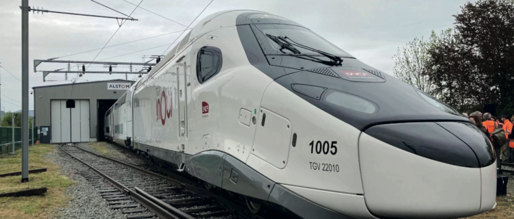 La rame 1005 du TGV M vue à Belfort.