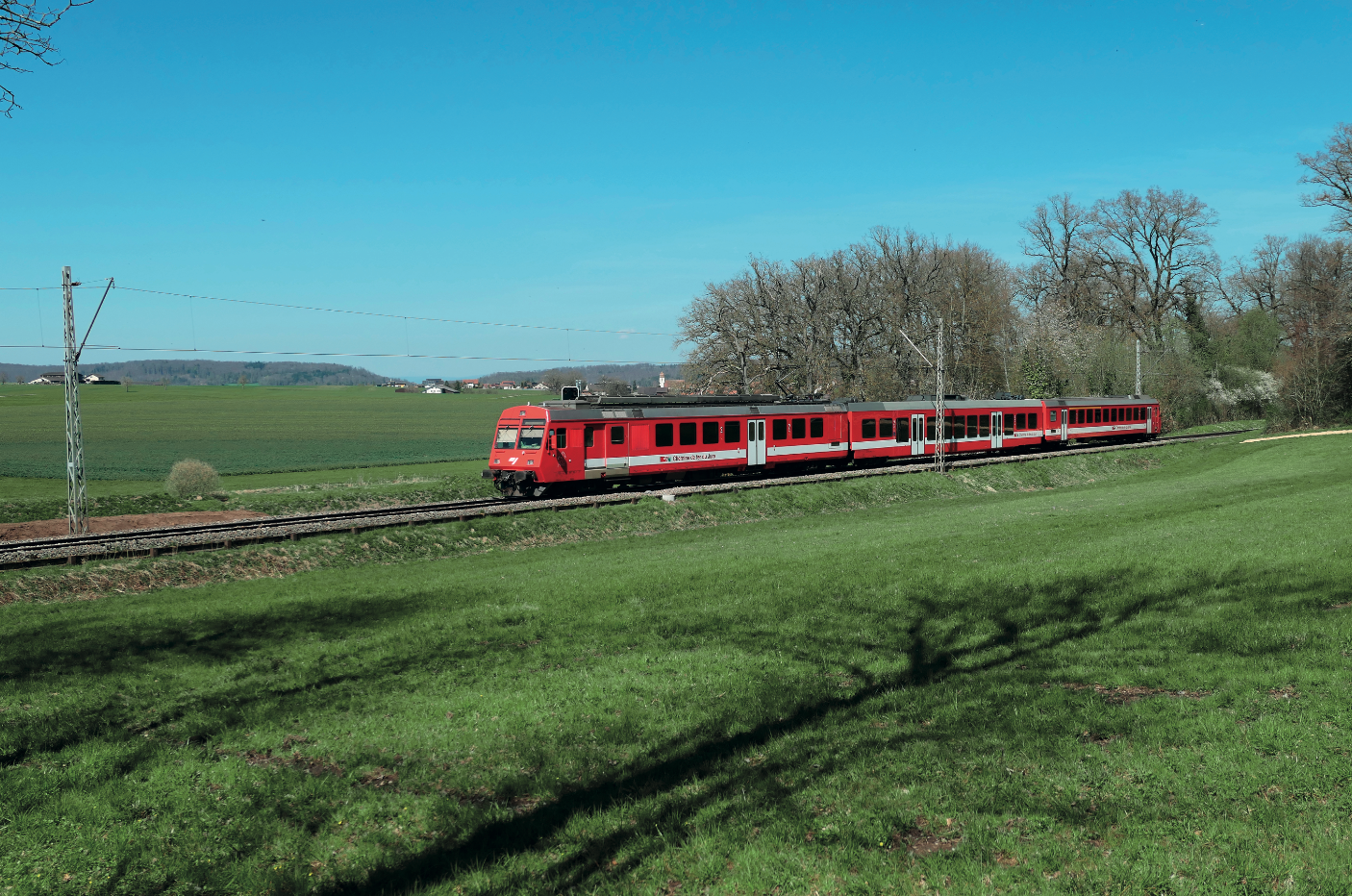 La RBDe 567-182 vient de quitter Bonfol au train R 26435 Bonfol - Porrentruy (5 avril 2025).