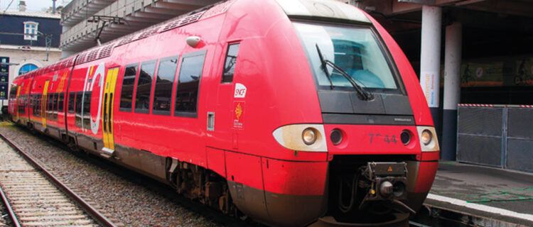 L’AGC Z 25583/584 en livrée liO stationne en gare de Toulouse-Matabiau (6 mai 2024).