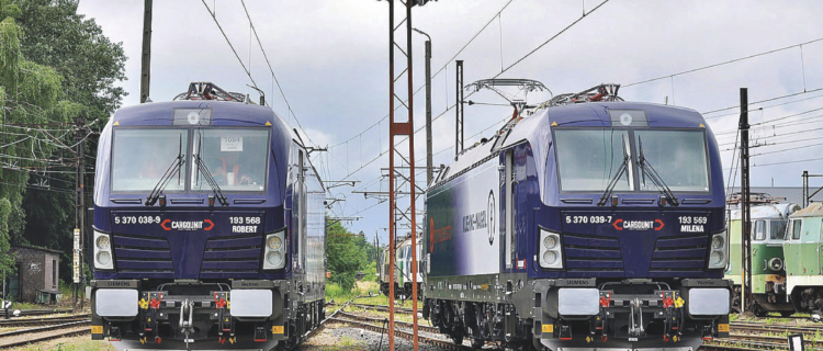 À gauche la Vectron MS 193 568 « Robert » et à droite la Vectron MS 193 569 « Milena » construites par Siemens pour Cargounit (30 juin 2021)