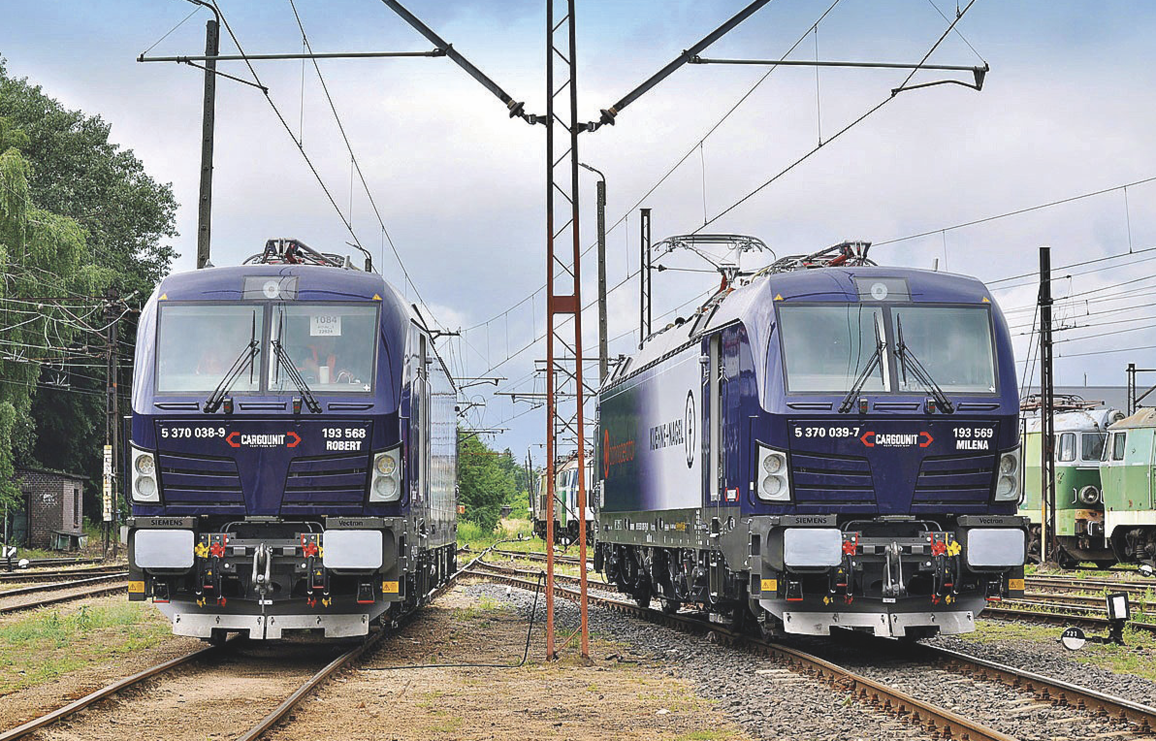 À gauche la Vectron MS 193 568 « Robert » et à droite la Vectron MS 193 569 « Milena » construites par Siemens pour Cargounit (30 juin 2021)