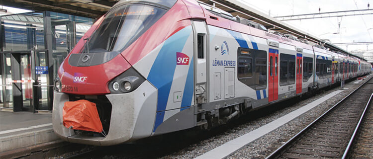 Le train SL 4 23134 Coppet - Annemasse, assuré par les Z 31523/524 et Z 31511/512, stationne en gare de Genève-Cornavin (8 novembre 2021).