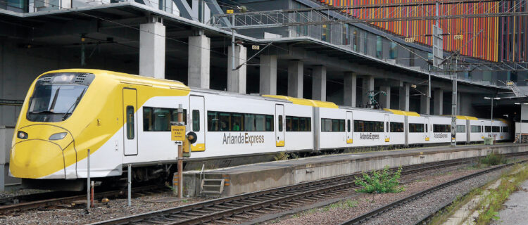 le Coradia X3 003 quittera le terminal Arlanda Express situé en gare de Stockholm Central à 7 h 20 au train AEX 7910 Stockholm C - Arlanda Norra (9 septembre 2017)