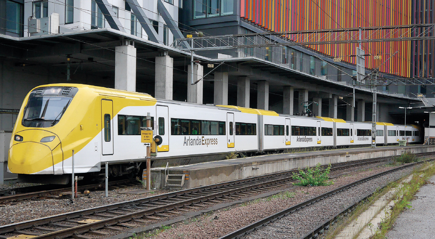 le Coradia X3 003 quittera le terminal Arlanda Express situé en gare de Stockholm Central à 7 h 20 au train AEX 7910 Stockholm C - Arlanda Norra (9 septembre 2017)