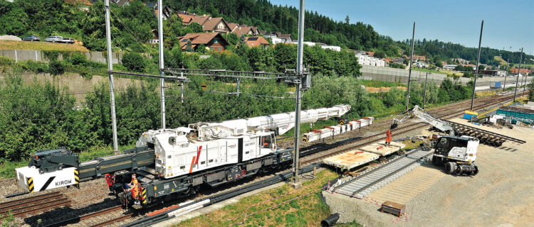 Grue Kirow et base arrière aux abords de Thörishaus (juillet 2025).