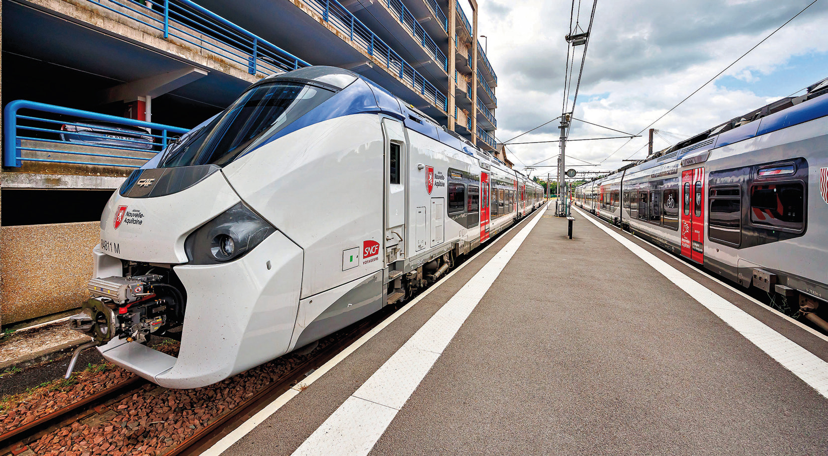 commande en cours de livraison, B 84811/12, en gare de Poitiers. SNCF