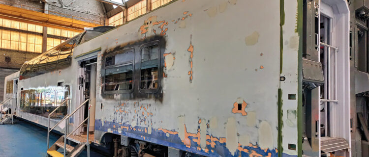 le B 82629/82630, premier B 82500 traité OpTER des Hauts-de-France et du programme, en cours de visite de sortie lors de la prise du cliché ;