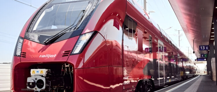 Un Kiss Railjet était présenté le 25 juin 2025 en gare de Vienne Hbf (© ÖBB/Marek Knopp).