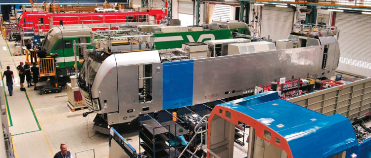 Dans le grand hall d’assemblage de l’usine Siemens d’Allach, les Vectron reçoivent l’ensemble de leurs équipements.