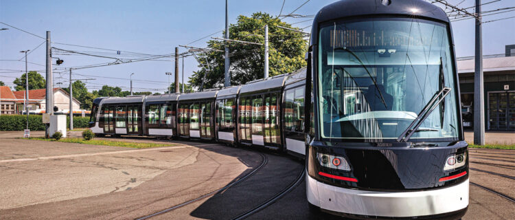Vues extérieure et intérieures du nouveau Citadis 405 d’Alstom présenté le 13 juin dernier au dépôt de la Compagnie des transports strasbourgeois de la Kibitzenau (Photos Alstom/S. Brillais).