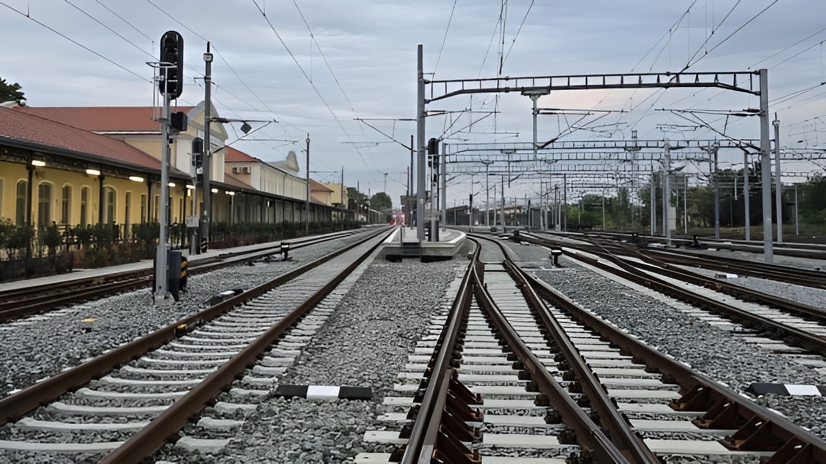 Vue sur un tronçon reconstruit de la ligne Novi Sad – Subotica (15 mai 2025) Crédit photo : IŽS (Infrastruktura železnica Srbije)