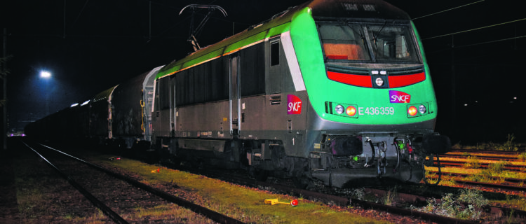 La BB E 436359 a assurée le 2 novembre 2025 entre le faisceau de Saint-Avre et Modane,l a dernière pousse au train 47377 composé de wagons bachés dont les titulaires du convois étaient une UM de BB 27000. C. Hector.