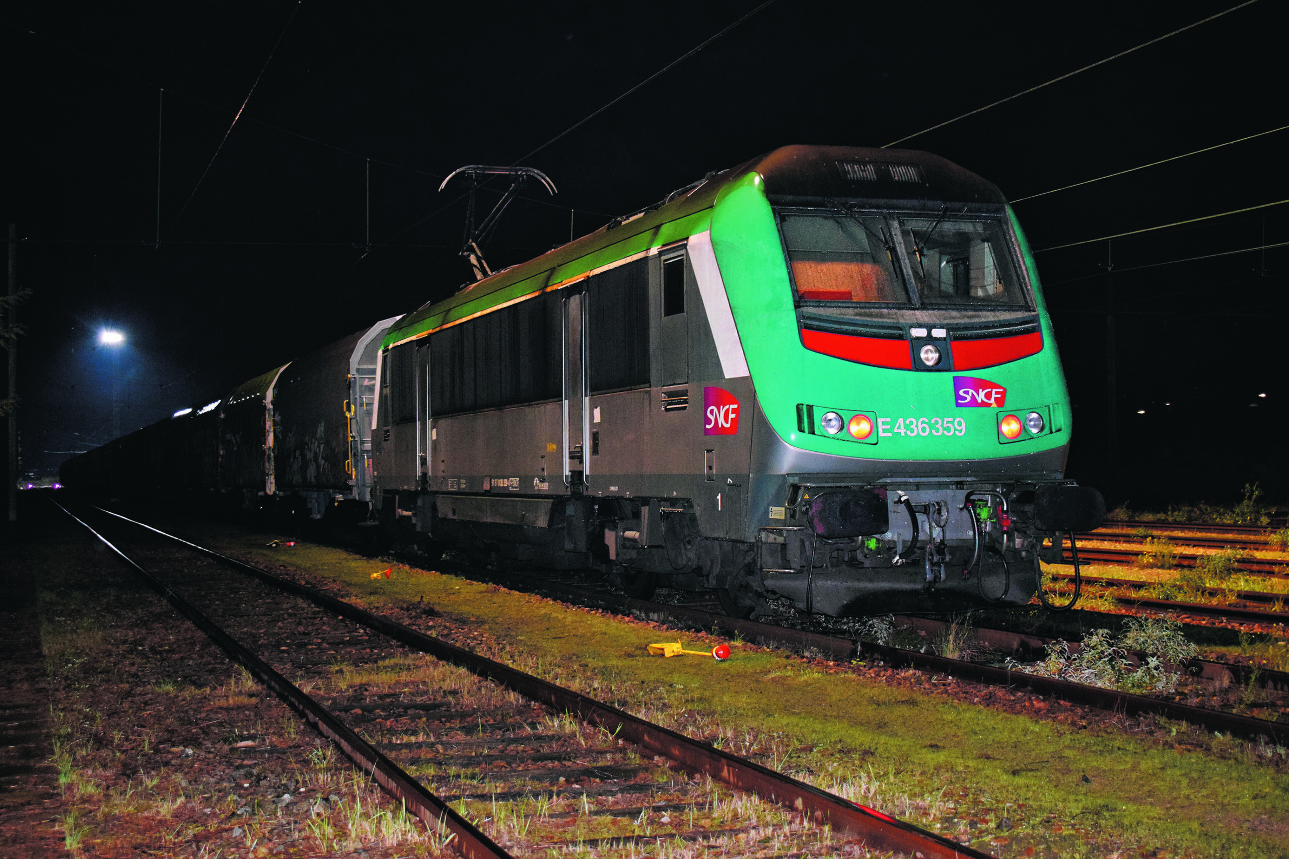 La BB E 436359 a assurée le 2 novembre 2025 entre le faisceau de Saint-Avre et Modane,l a dernière pousse au train 47377 composé de wagons bachés dont les titulaires du convois étaient une UM de BB 27000. C. Hector.