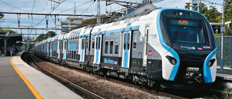 la gare de Maisons-Alfort-Alfortville gagne des dessertes supplémentaires depuis le 14 décembre. Ici, les rames 020 M et 019 M du RER NG assurent la relation du RER D Villiers-le-Bel - Corbeil (22 août 2025)