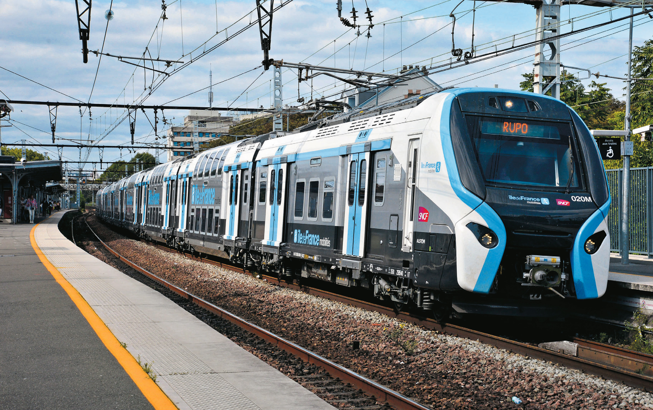 la gare de Maisons-Alfort-Alfortville gagne des dessertes supplémentaires depuis le 14 décembre. Ici, les rames 020 M et 019 M du RER NG assurent la relation du RER D Villiers-le-Bel - Corbeil (22 août 2025)