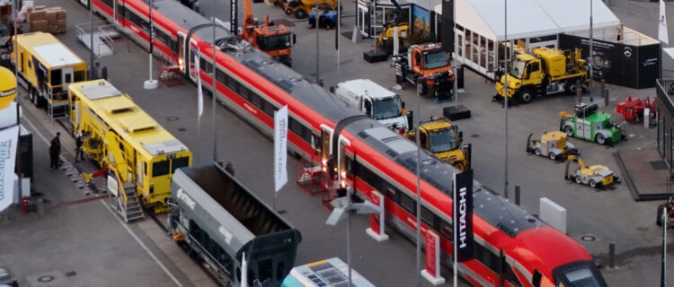 Italie : Trenitalia commande neuf Frecciarossa NG supplémentaires 2 Hitachi Rail exposait à InnoTrans 2024 un tronçon de quatre véhicules d’une Frecciarossa 1000 NG (23 septembre 2024) Crédit photo : Luc LEVERT