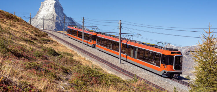 Suisse : La Gornergrat Bahn commande à Stadler quatre Polaris supplémentaires 2 Un UM de Polaris circule entre Zermatt et Gornergrat (9 avril 2026). Crédit photo : Stadler