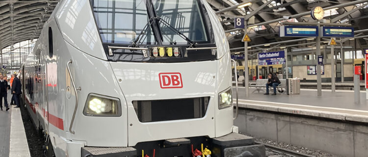 Europe : Des trains directs en ICE L Berlin – Oslo dès l’été 2028 2 Vue sur la voiture-pilote de l’ICE L présenté par la DB le 27 octobre 2015 en gare de Berlin Ostbahnhof (27 octobre 2025) Crédit photo : Luc LEVERT