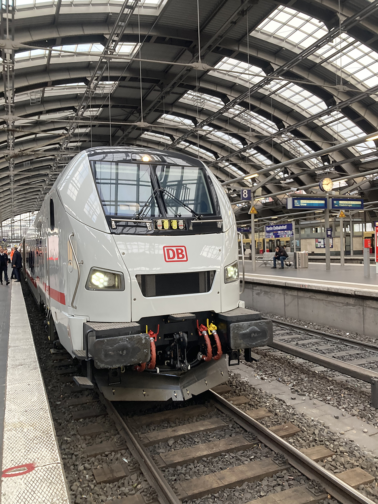 Europe : Des trains directs en ICE L Berlin – Oslo dès l’été 2028 1 Vue sur la voiture-pilote de l’ICE L présenté par la DB le 27 octobre 2015 en gare de Berlin Ostbahnhof (27 octobre 2025) Crédit photo : Luc LEVERT