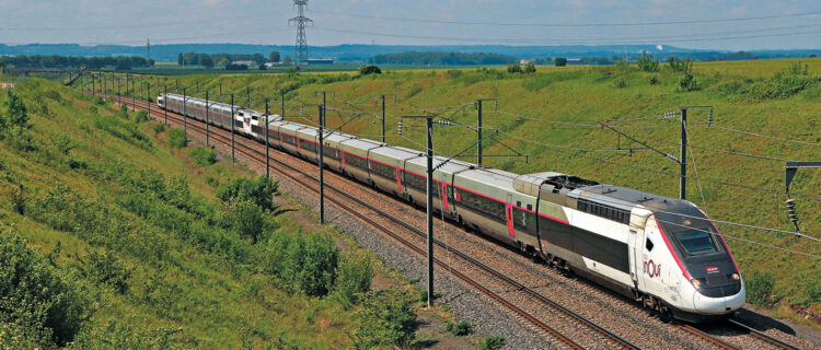 Adieu les rames TGV POS et Réseau-Duplex 2 Les dernières rames POS 4419 et RD 616 sont saisies réunies pour leur dernier voyage, à hauteur de Charny (77) sur la LGV Est-européenne.
