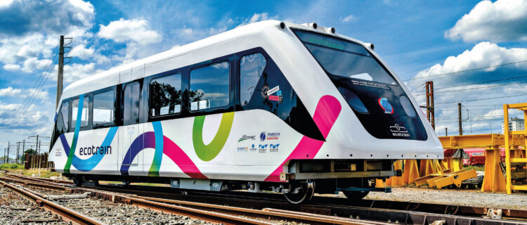 Écotrain, une révolution discrète pour les petites lignes françaises 2 Le train léger autonome Écotrain stationne sur une voie de Socofer à Saint-Pierre-des-Corps (29 avril 2026).